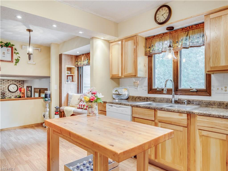 3042 Chaucer Drive Northeast, Canton